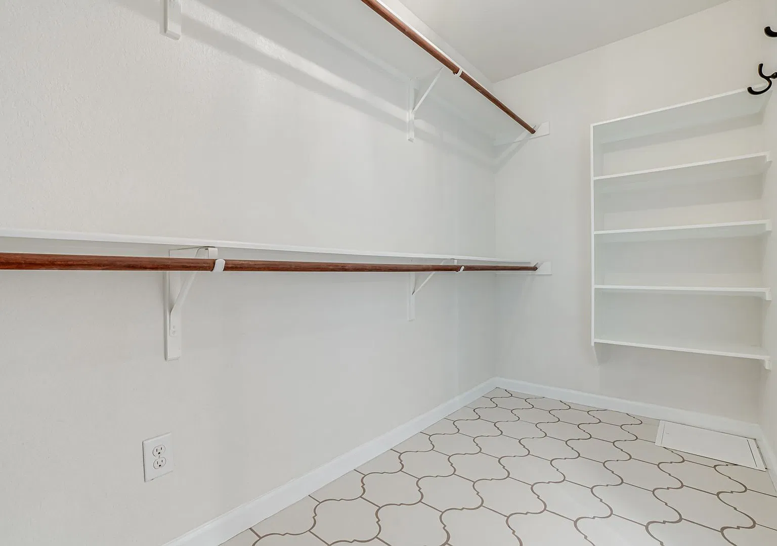 4 bed, 2.5 bath, 1928 sqft, $2,500 — Photo 4