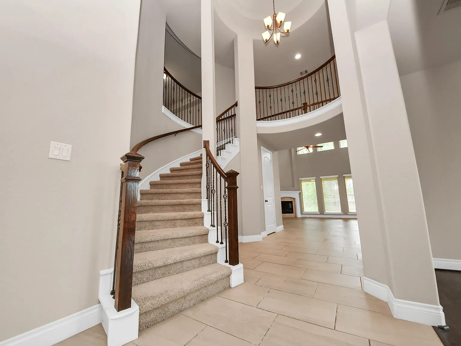 5 bed, 3.5 bath, 3395 sqft, $3,640 — Photo 4
