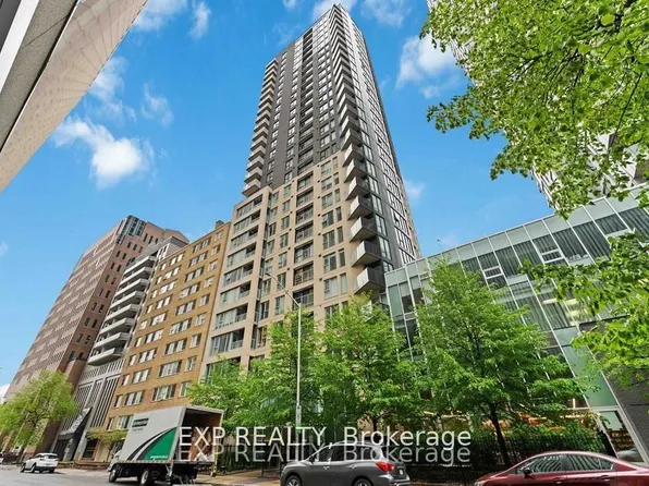 40 Nepean St #1607, Ottawa, ON K2P 0X5