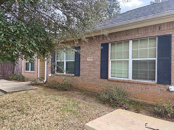 2nd image of 1620 Stanley Dr