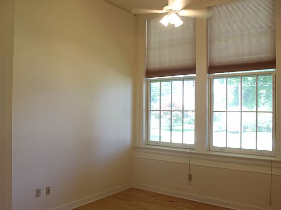 4th image of 911 B Ave W APT 12