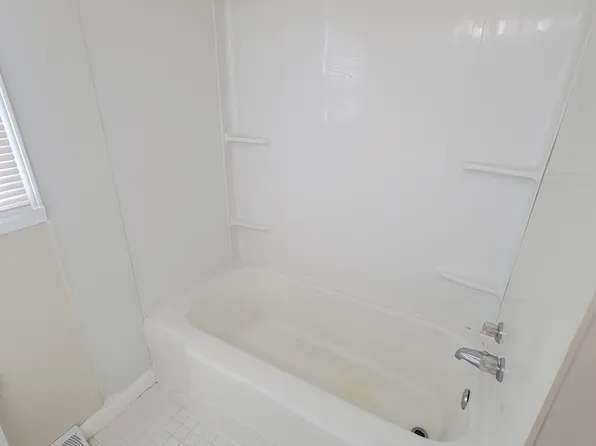 63 Watkins Ln #B, Clarksburg, WV 26301