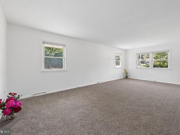 4th image of 2176 Pennington Rd