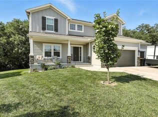 1042 E 14th St, Kearney, MO 64060
