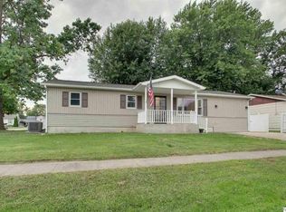 103 N Chestnut St, Mendon, IL 62351
