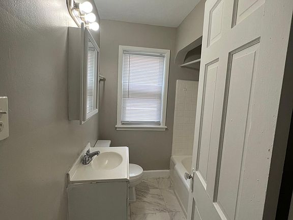 3rd image of 19203 Sussex St