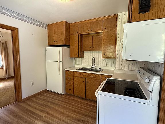 3rd image of 2786 S Moorland ROAD