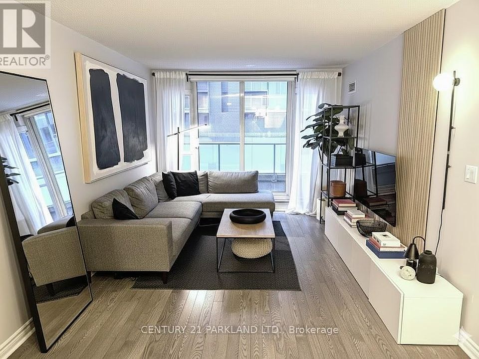 1st image of 270 Wellington St W Unit 325