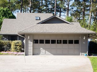 96 Red Bird Ln, Hampstead, NC 28443