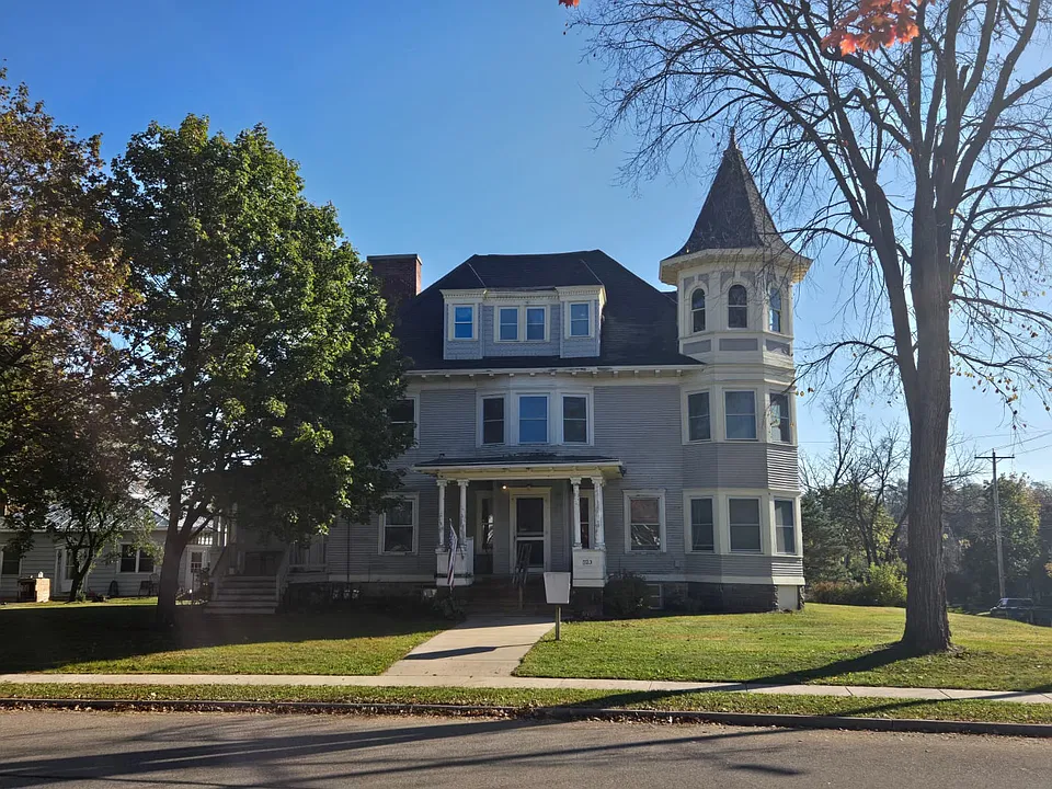 523 S Main St