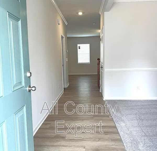273 Bloomfield Cir — Photo 3