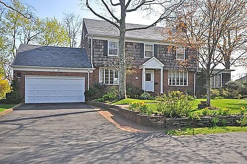 1st image of 7 Lake Dr