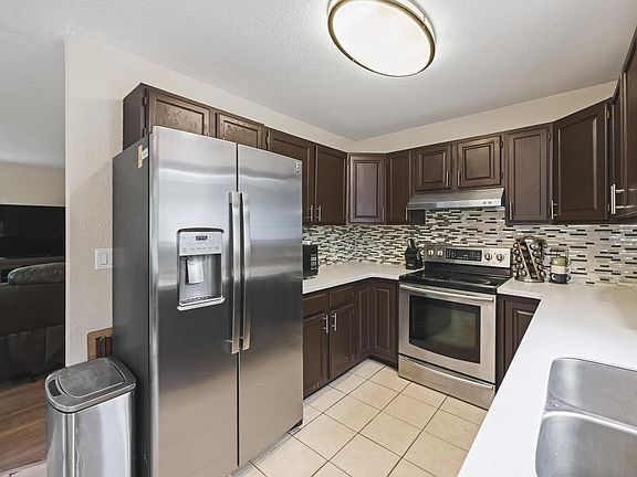 4th image of 3181 Storey Dr