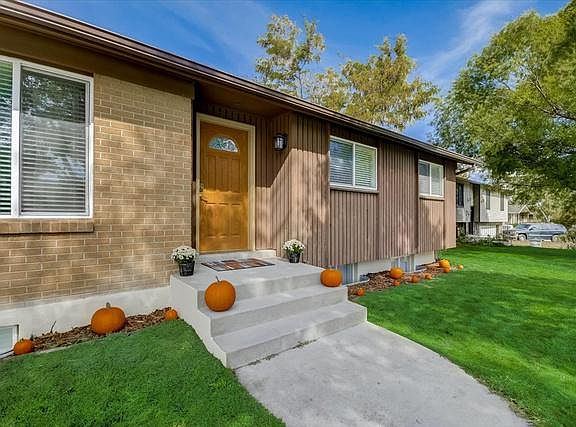 2nd image of 4042 W Severn Cir