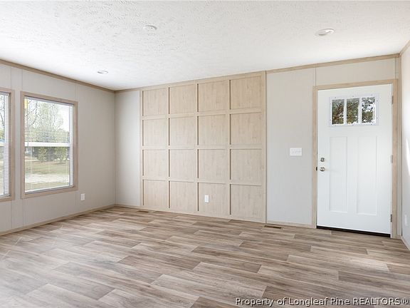 3rd image of 389 Corner Oaks Dr