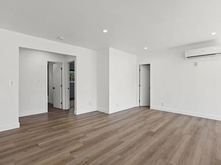 8777 Cadillac Avenue Apartments — Photo 27