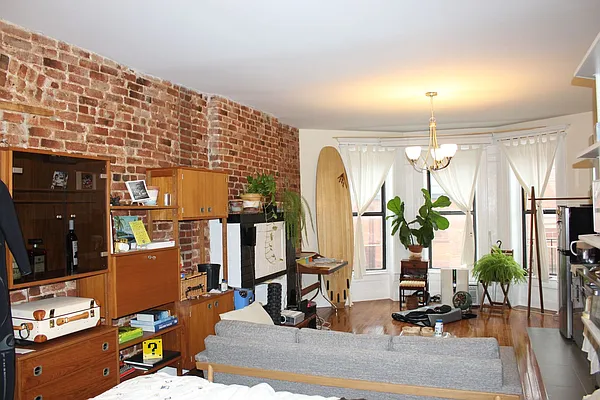 Rented by Premier Metro Realty Corp | media 6