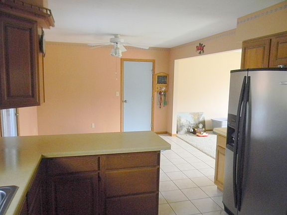 4th image of 527 Billings Ave