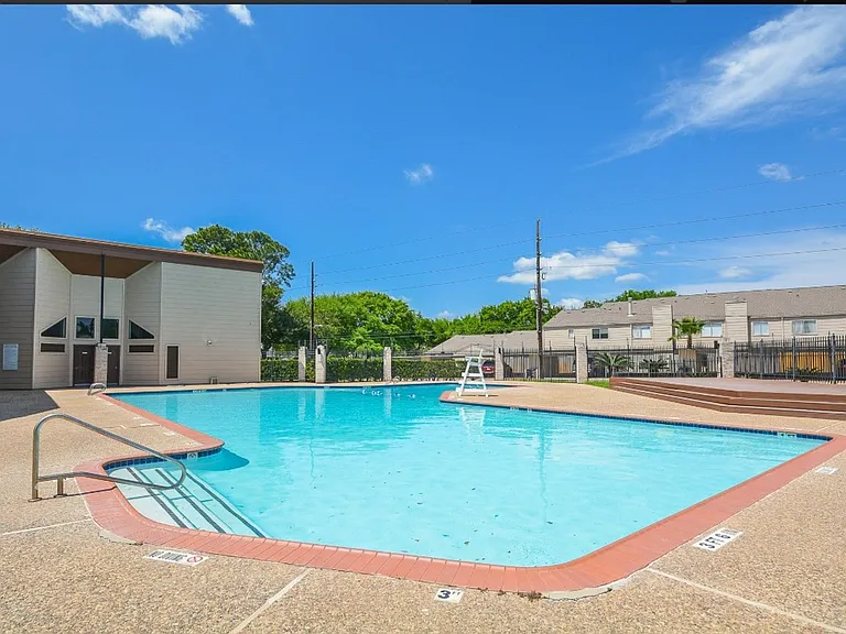 15337 Falmouth Ave — Photo 34