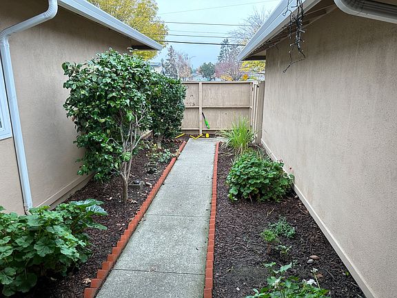 2nd image of 4608 Bucknall Rd