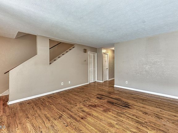 4th image of 520 Fleetwood Ct #D