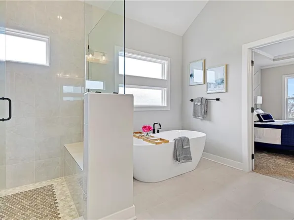 17421 Gillette St, Overland Park, KS 66221