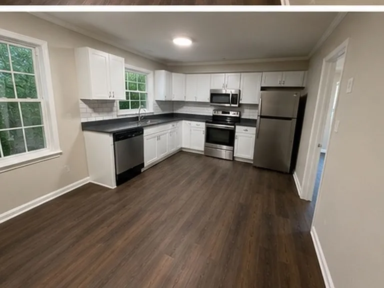 805 E Queen St — Photo 3