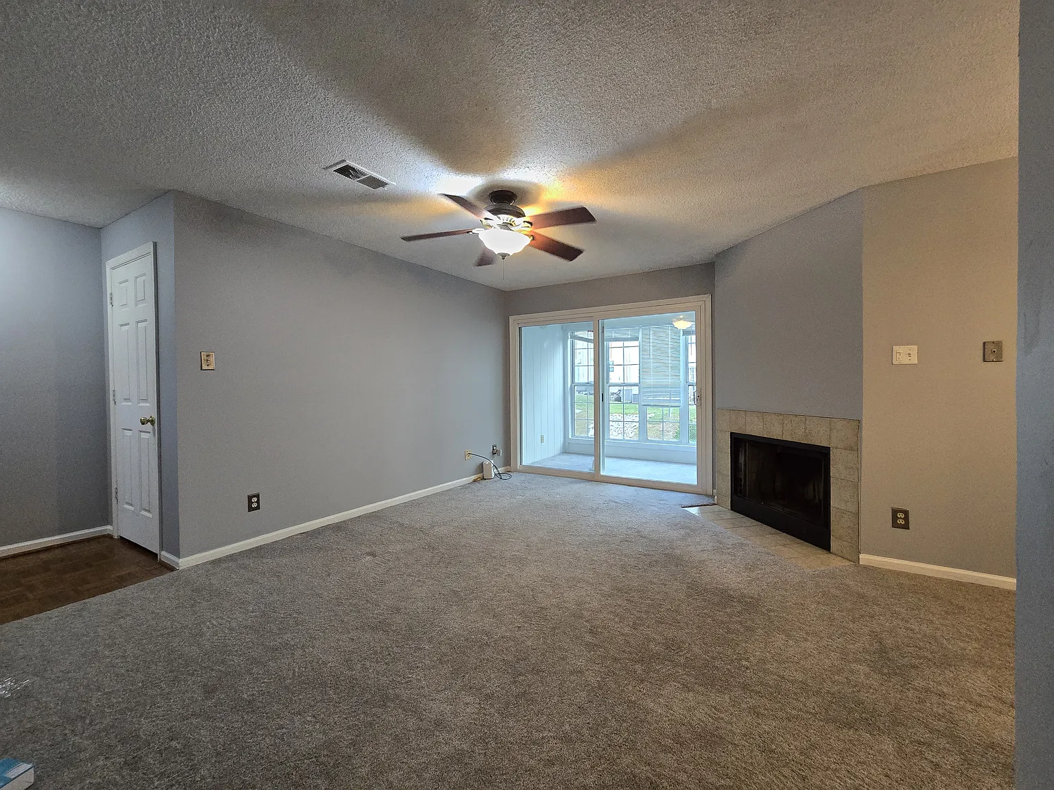 2 bed, 998 sqft, $2,200 — Photo 4
