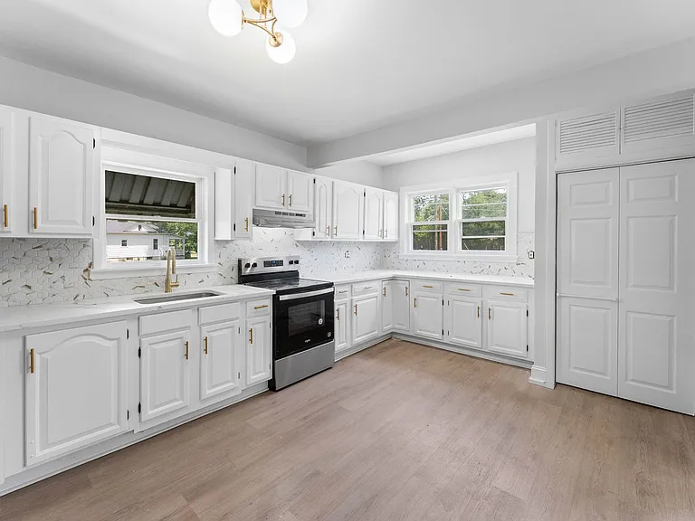 1101 Marne Hwy — Photo 13