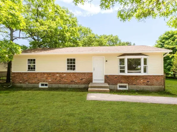 68 Meadowmere Avenue, Mastic, NY 11950