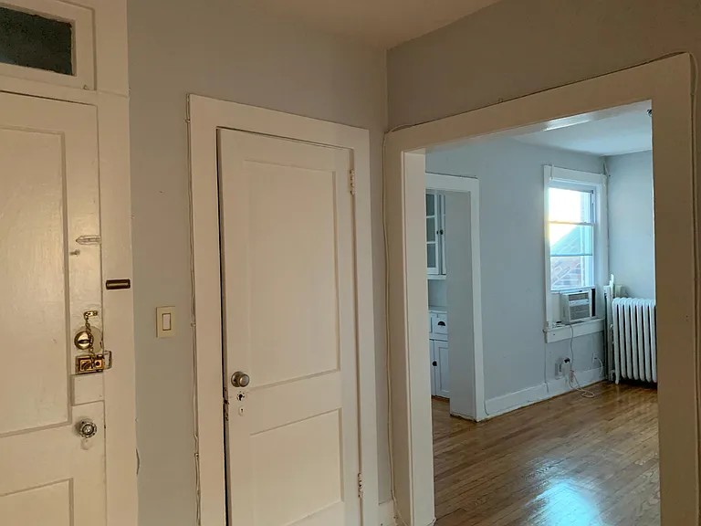 1009 1/2 King St — Photo 3