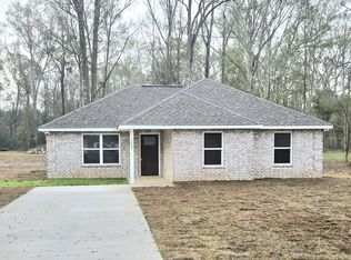 1029 Neal Rd, Picayune, MS 39466