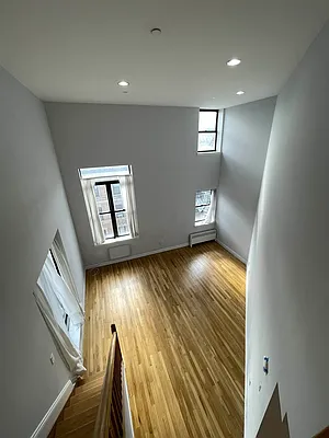 Rented by Bond New York | media 9