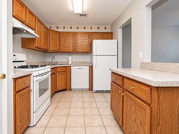 5th image of 94 Smith Avenue