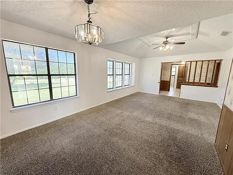 2315 E Business Highway 190 — Photo 12