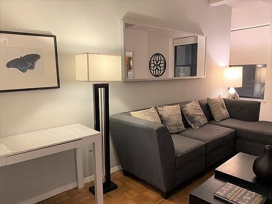 3rd image of 150 W 51st St APT 1424