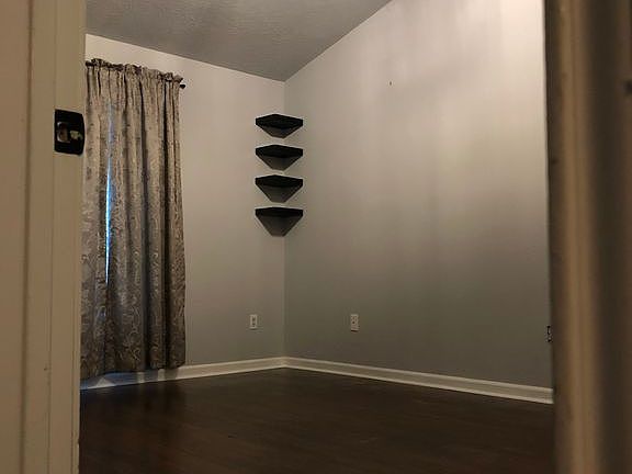 3rd image of 1817 N Tallowood Dr