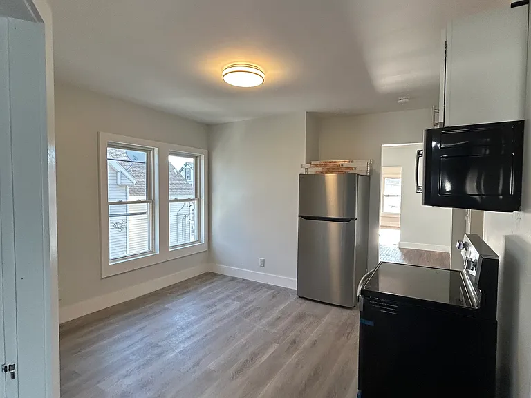 6 Holmes St #2 — Photo 12