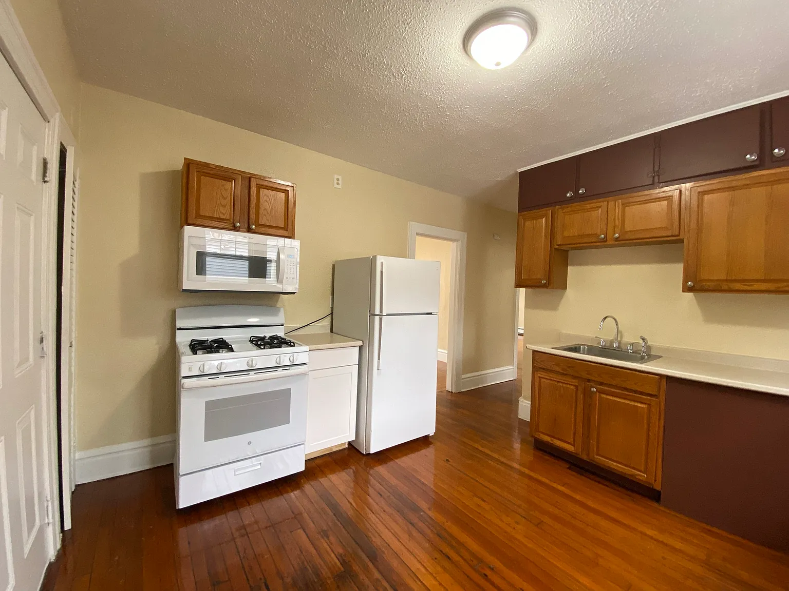 2 bed, 700 sqft, $1,725 — Photo 2