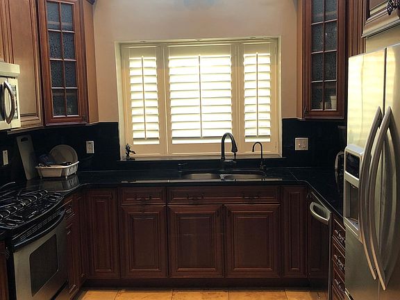 3rd image of 7537 Cromwell Dr