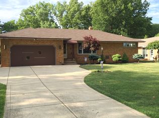 987 Nemet Dr, Seven Hills, OH 44131