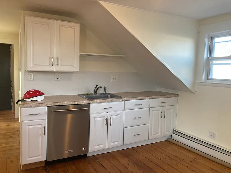28 1/2 Grove St #3 — Photo 9