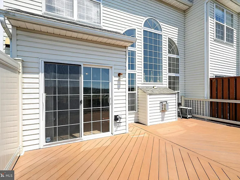 27 Lincoln Dr — Photo 64