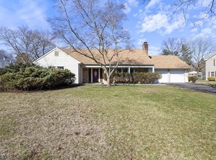 6 Neptune Ct, Somerset, NJ 08873