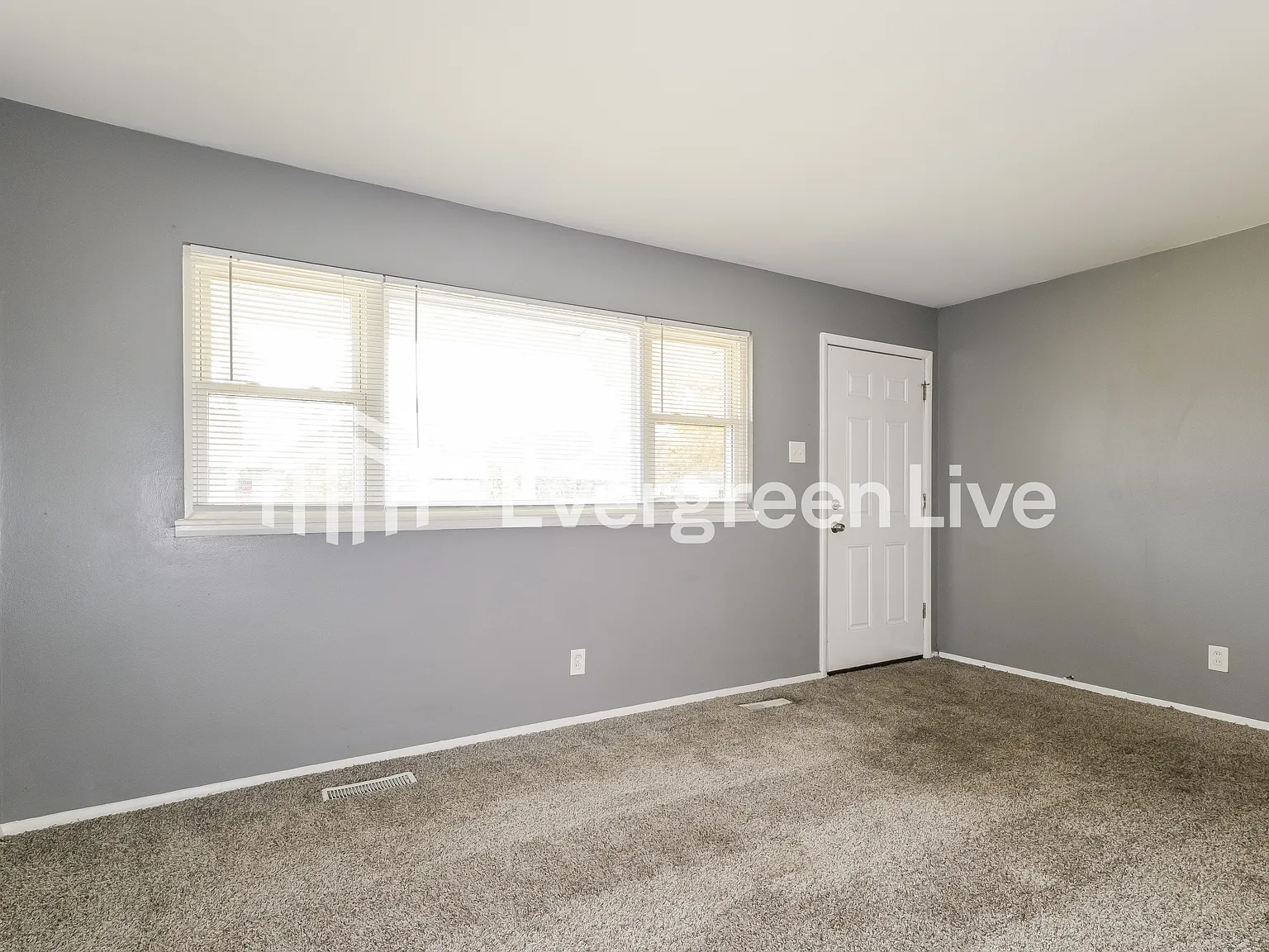 3 bed, 1.0 bath, 912 sqft, $1,595 — Photo 3