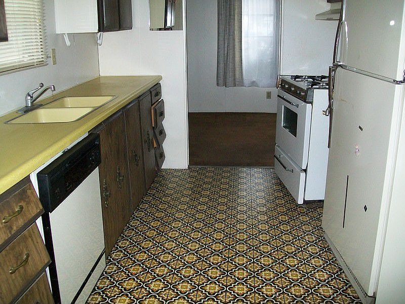 2nd image of 29605 Le Grand Blvd