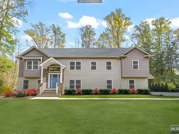 4 Mount Rascal Rd, Hackettstown, NJ 07840