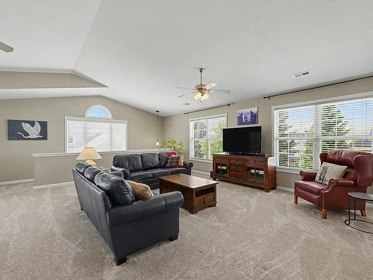 106 Essex Ln #3 — Photo 9