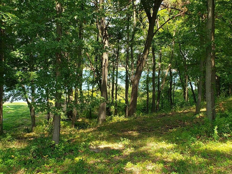 2nd image of 512 Watersedge Dr E