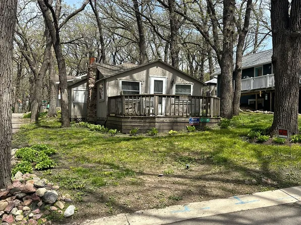 21334 N Park Dr, Spirit Lake, IA 51360